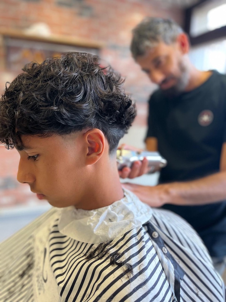 Boucles & taper fade