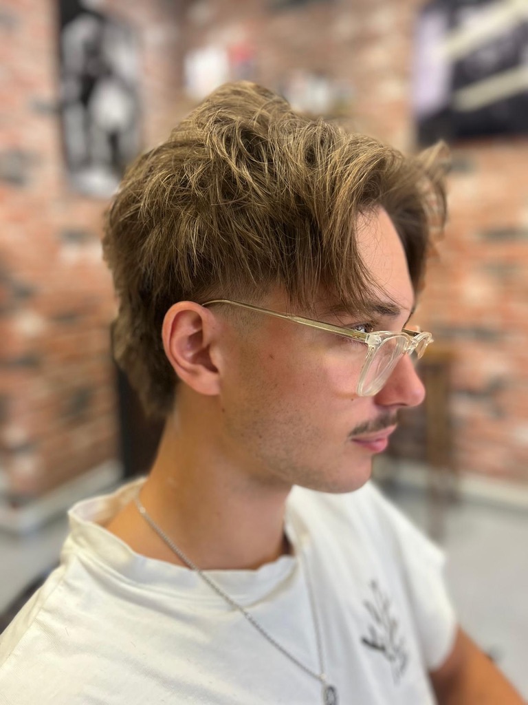 Coupe moderne & lunettes