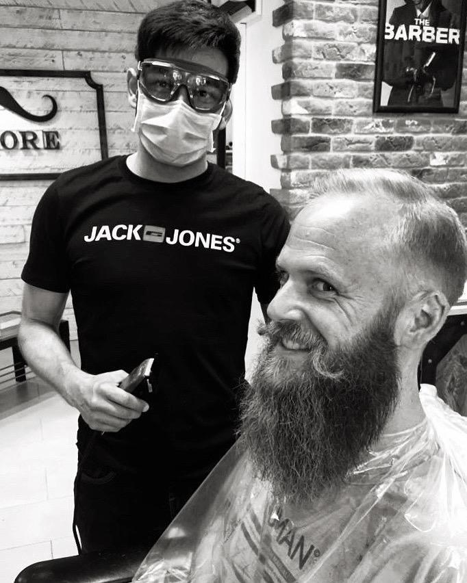 Barbe stylisée, client ravi