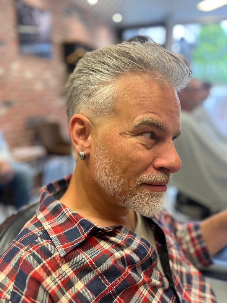 Pompadour argenté