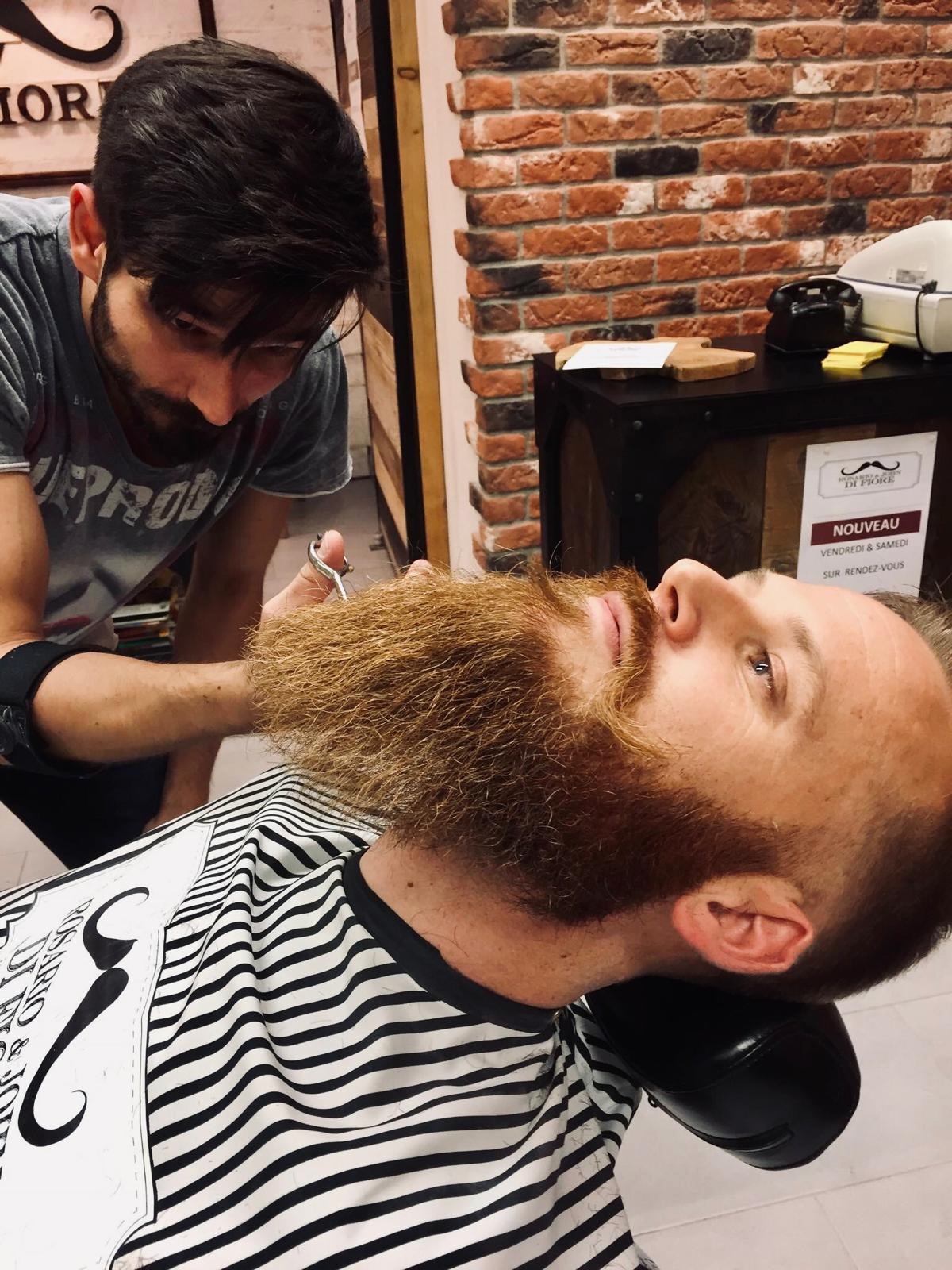 Taille de barbe maîtrisée