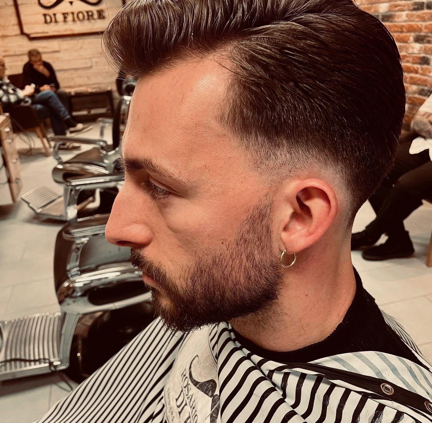 Dégradé impeccable, barbe soignée